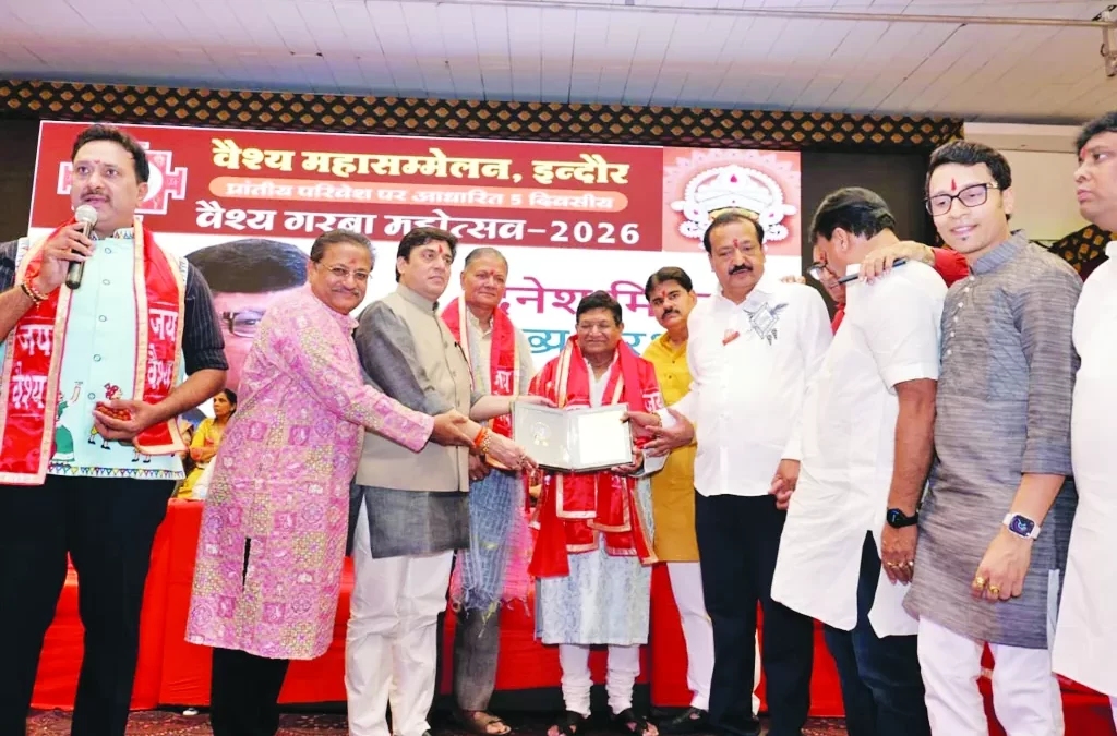 विधायक के अलावा कई भाजपा नेता वैश्य समाज के गरबा में रहे मौजूद