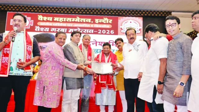 विधायक के अलावा कई भाजपा नेता वैश्य समाज के गरबा में रहे मौजूद