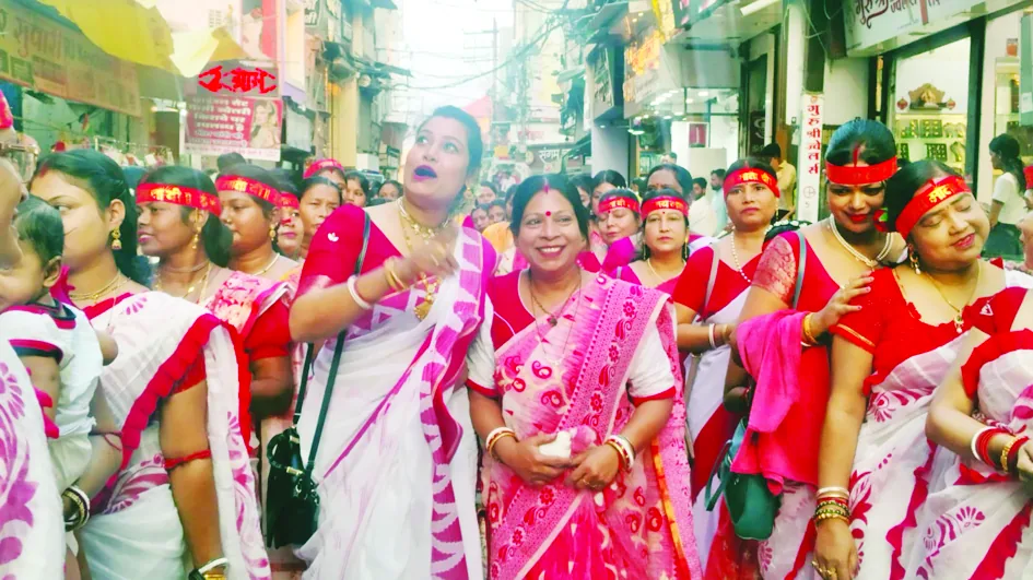 बंगाली समाज ने निकाला चल समारोह