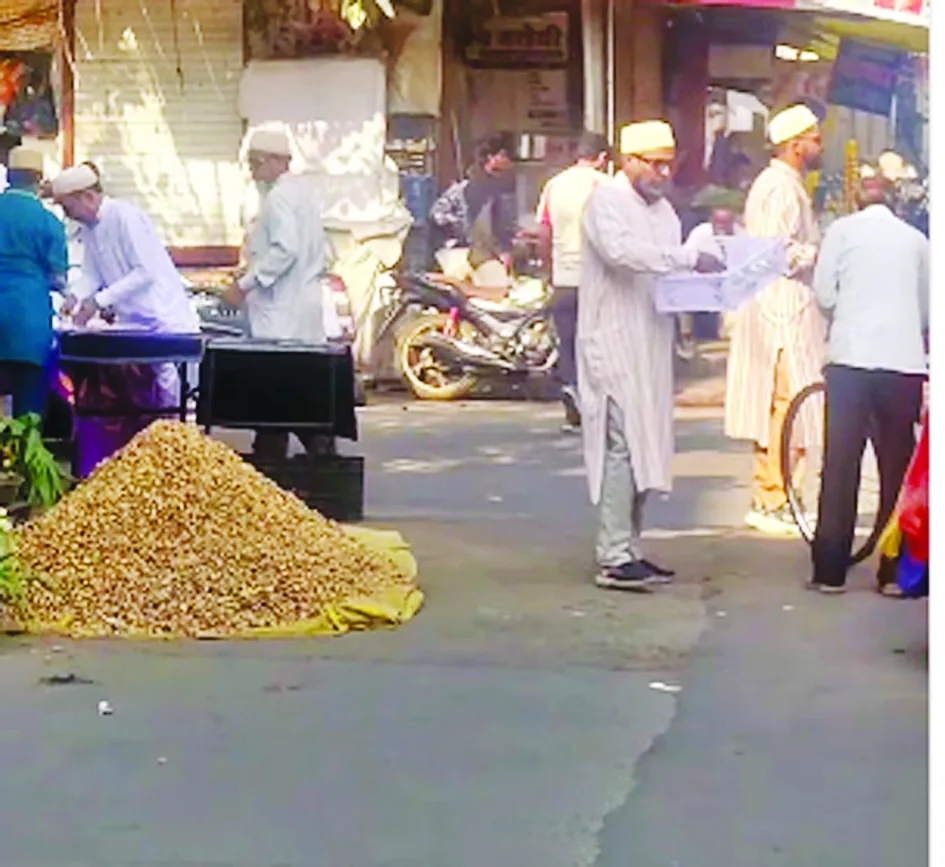बोहरा समाजजनों ने वितरित की खिचड़ी
