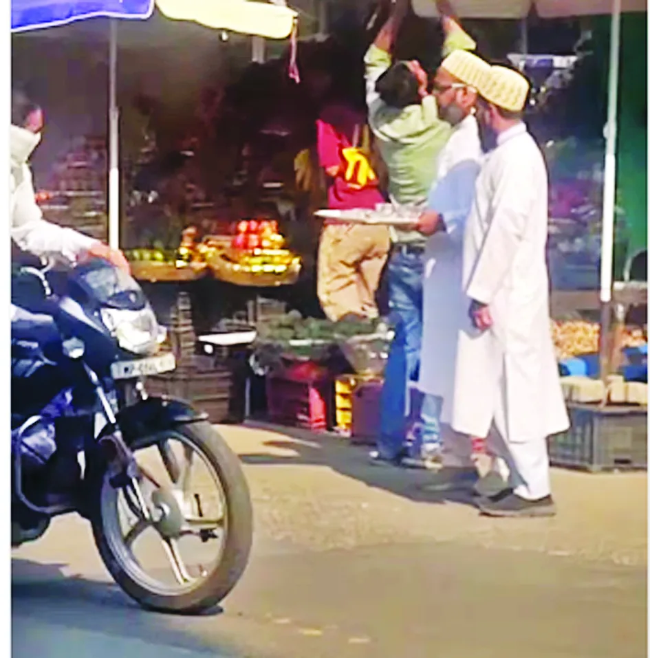 बोहरा समाजजनों ने वितरित की खिचड़ी