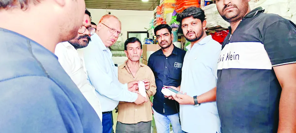 150 किलो पॉलीथीन जब्त कर 50 हजार रुपये का स्पॉट फाइन किया