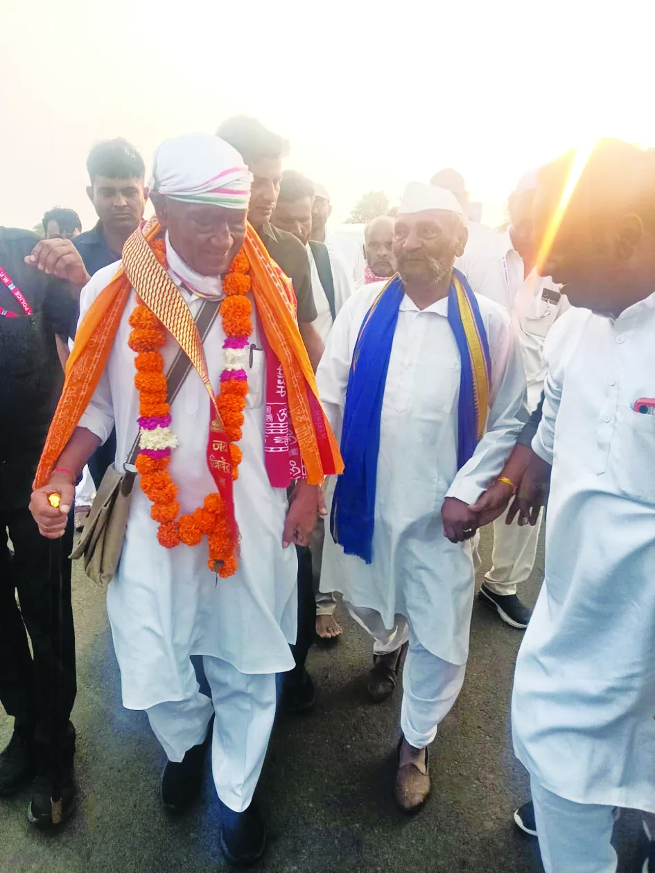 राजा की यात्रा में राजनेता