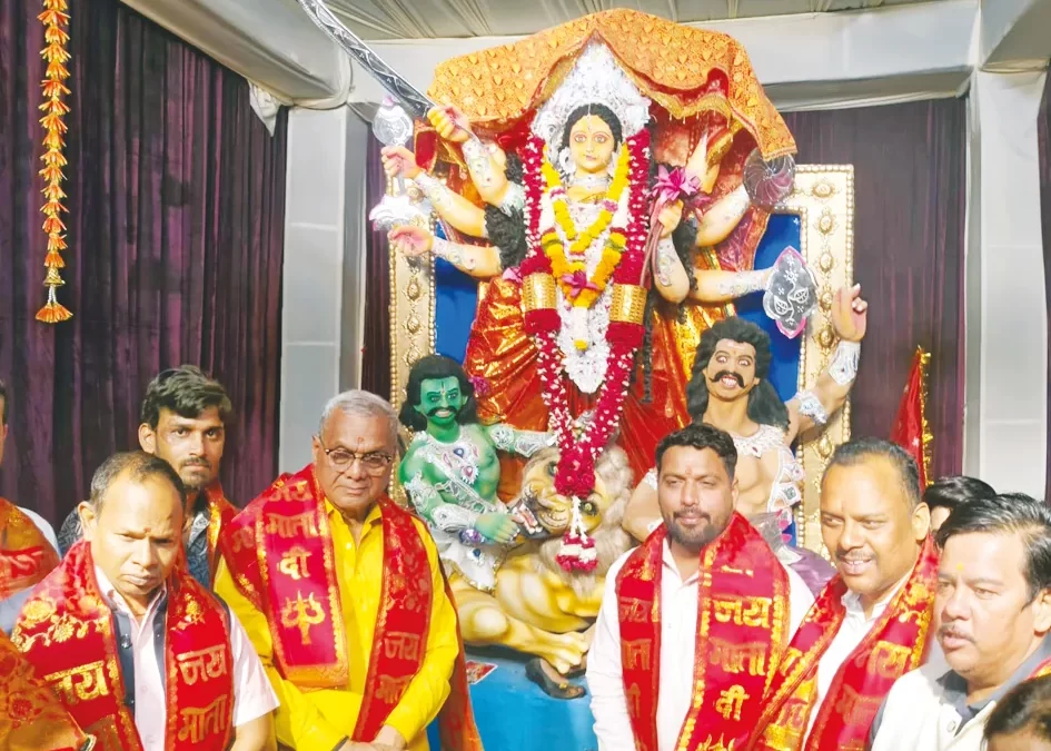 विधायक और पार्षद ने किए माताजी के दर्शन