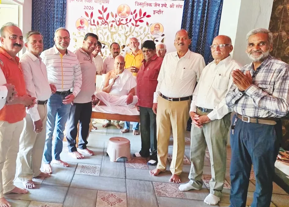 गुमाश्ता नगर से जैन समाजजन पहुंचे केसरी वाटिका