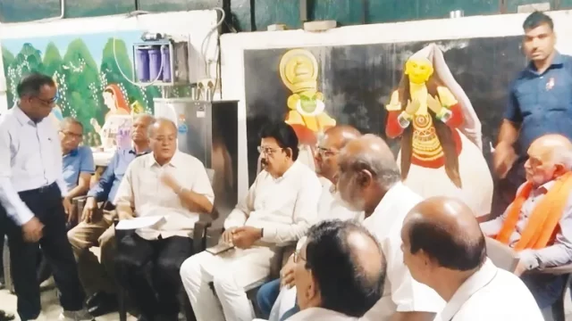 सांसद से की स्वास्थ्य केन्द्र पर सुविधा बढ़ाने के लिए मुलाकात
