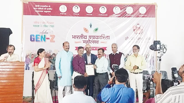 पीएचडी करने वालों का किया सम्मान