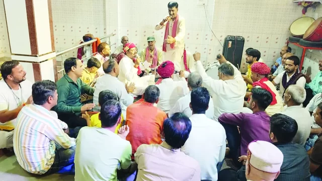 राठायन माता के कीर्तन पर पालीवाल समाजजनों ने किया नृत्य