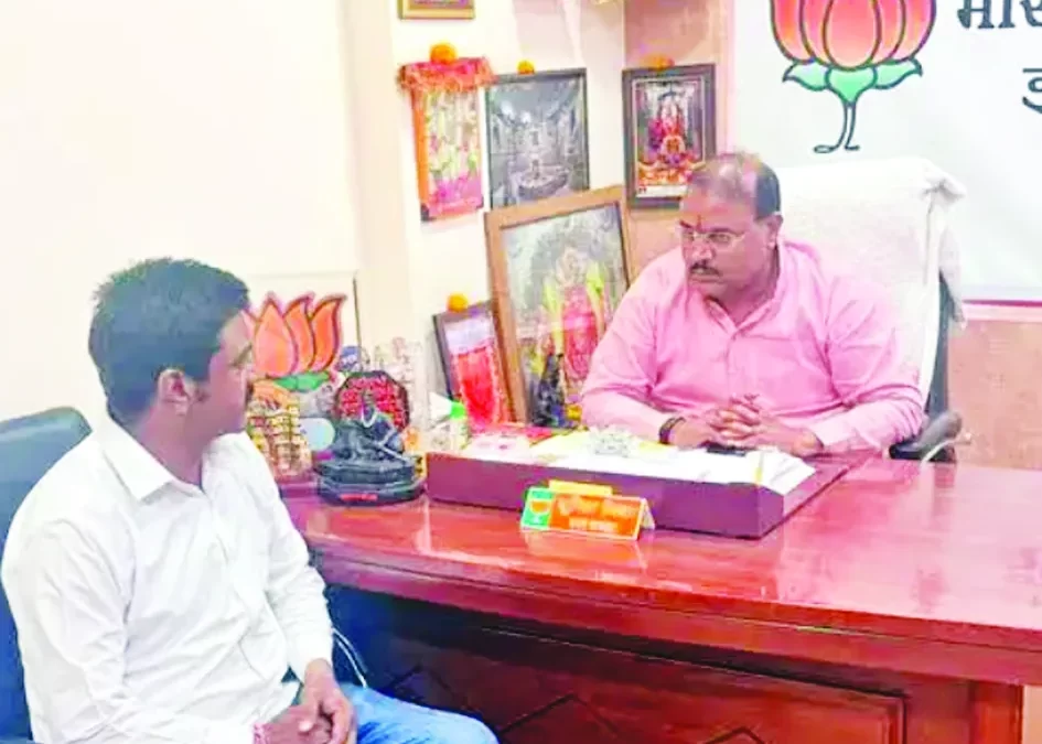 बालिका को धक्का देने वाले मंडल अध्यक्ष ने कहा वे दोषी नहीं