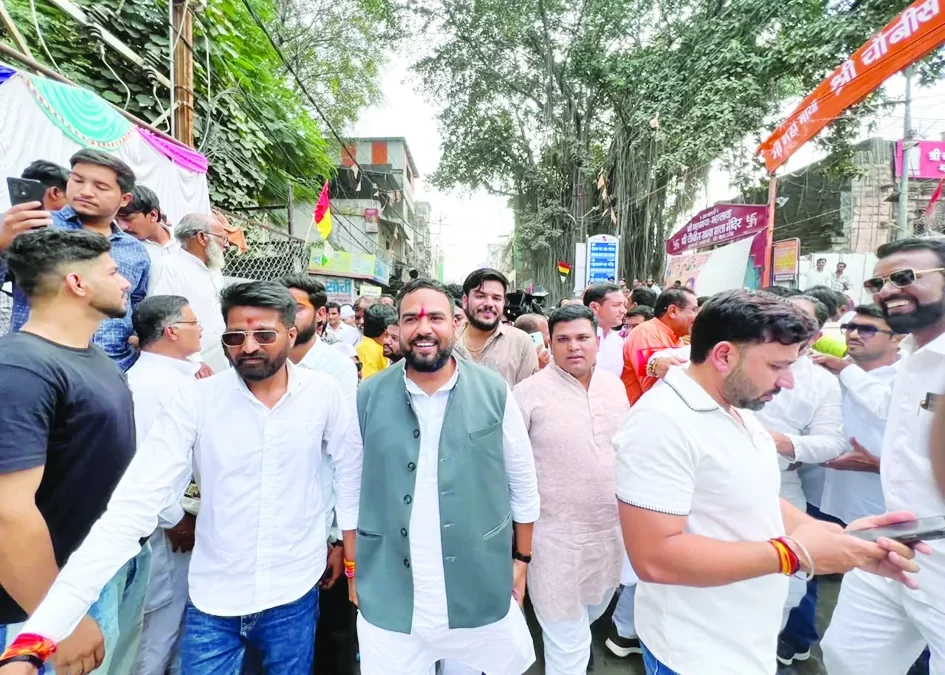 राजा की यात्रा में राजनेता