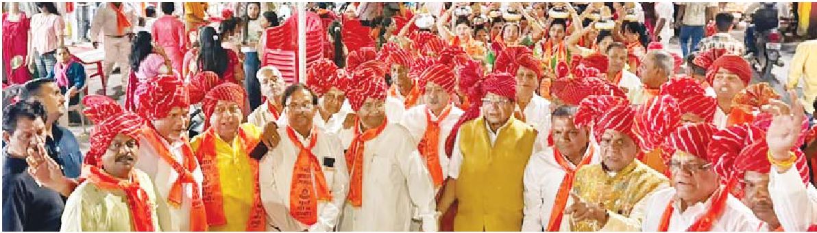 अग्रबंधुओं को मिले बरकती सिक्के