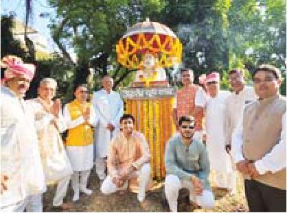 अग्रसेन क्लब ने किया माल्यार्पण