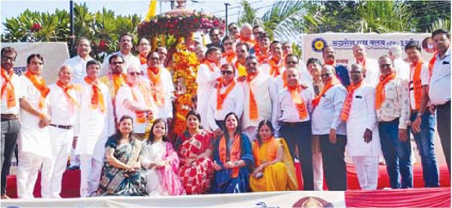 अग्रसेन प्रतिमा पर अग्रवाल समाजजन सहित कई राजनेता भी पहुंचे