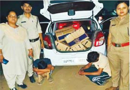 अल्टो में शराब तस्करी…दो धराए
