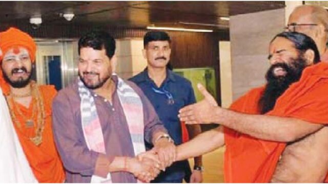 बाबा रामदेव की कम्पनी ने पूर्व सांसद से मानहानि का केस वापस लिया