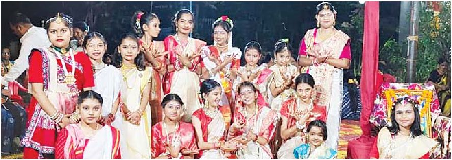 बालिकाओं ने दी गरबे की प्रस्तुति