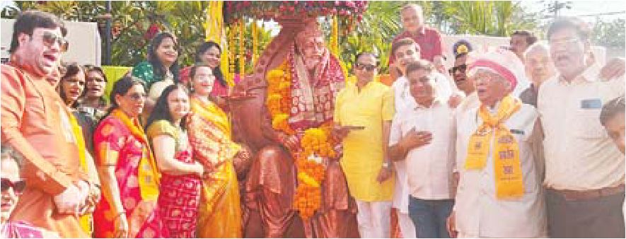 भगवा ध्वज का वितरण और प्रभातफेरियों का स्वागत