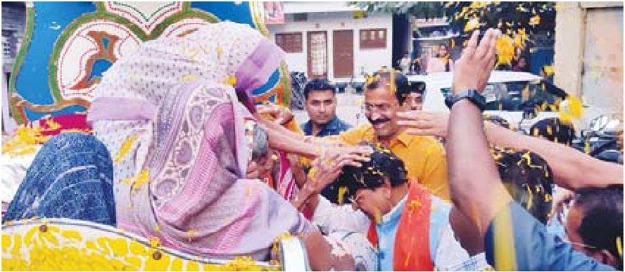 भाजपाइयों ने लिया बुजुर्गो से आशीर्वाद