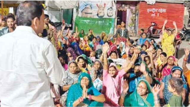 भाजपा पार्षद के वार्ड में बैठक