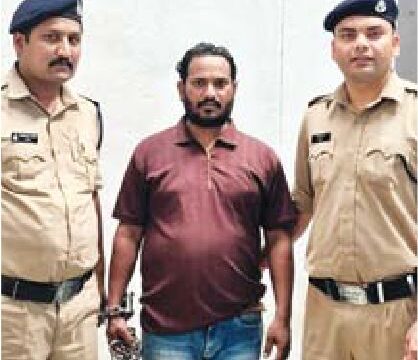 ब्राउन शुगर के साथ तस्कर गिरफ्तार नशीला पदार्थ और बाइक जब्त