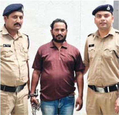 ब्राउन शुगर के साथ तस्कर गिरफ्तार नशीला पदार्थ और बाइक जब्त