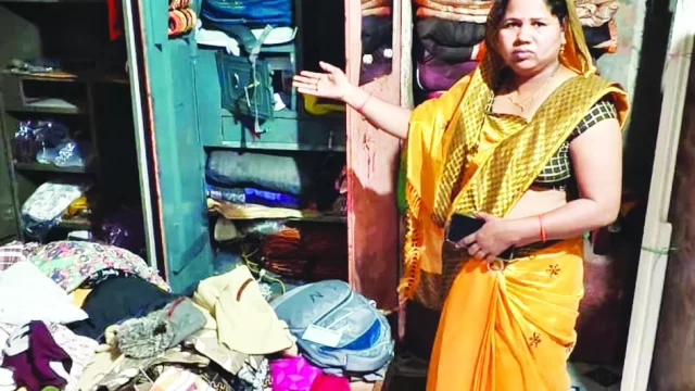 पड़ोसियों के साथ गए थे दर्शन करने देवास…चोरों ने बोल दिया दो घरों पर धावा
