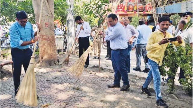 आयुक्त एवं अपर आयुक्त ने चलाया स्वच्छता अभियान