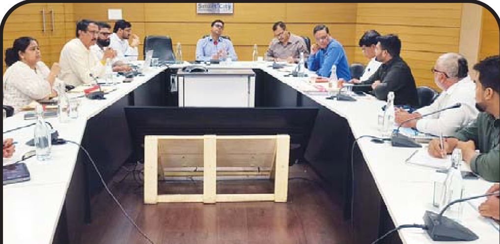 आयुक्त ने की जल परियोजना और कार्यों की समीक्षा