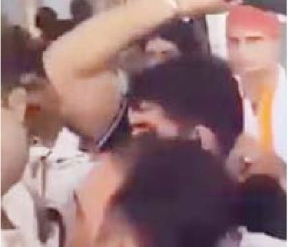 कांग्रेस दफ्तर में हंगामा, निकले जूते