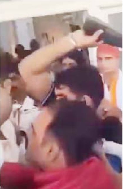 कांग्रेस दफ्तर में हंगामा, निकले जूते