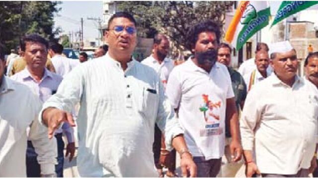 कांग्रेस नेता पहुंचे पदयात्रा में