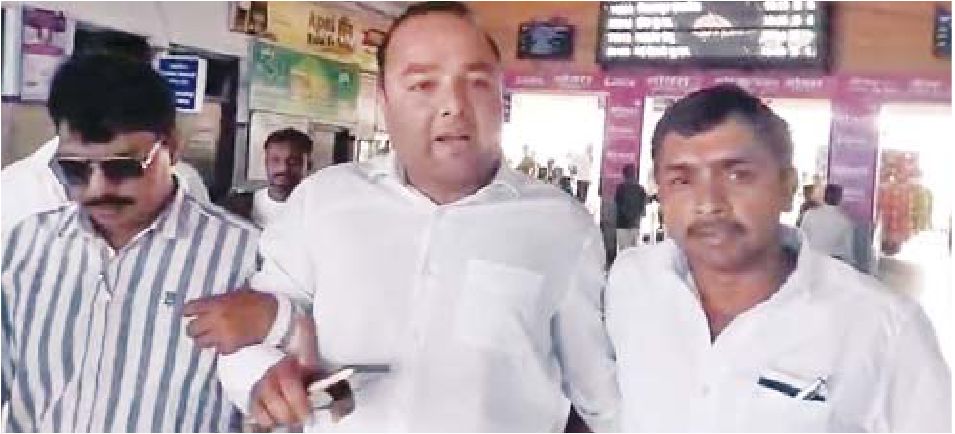 कांग्रेस नेताओं ने कहा-दिल्ली जाने से पहले पुलिस ने हिरासत में लिया