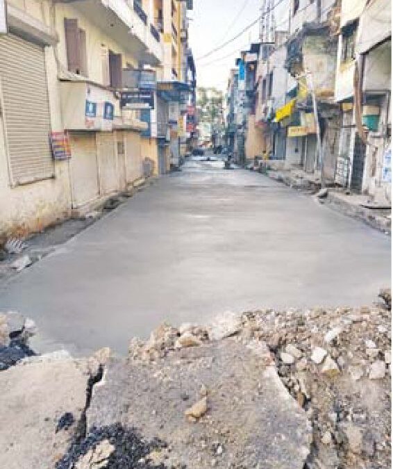पार्षद पेंढारकर ने दी सड़क की सौगात