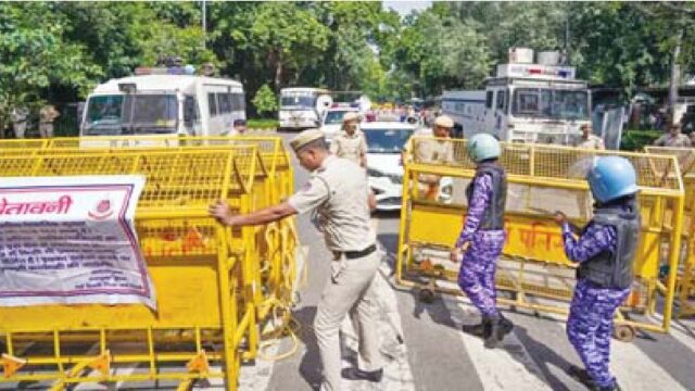 दिल्ली में विपक्षी सांसदों का मार्च