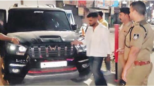 देर रात पुलिस की सघन चेकिंग में धराए संदिग्ध, चाकू और हथियार जब्त