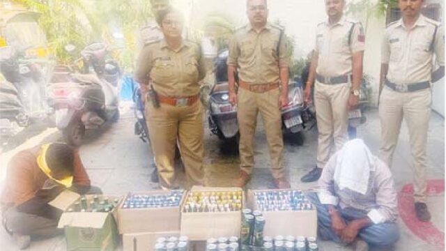ड्राई डे पर बेच रहे थे शराब
