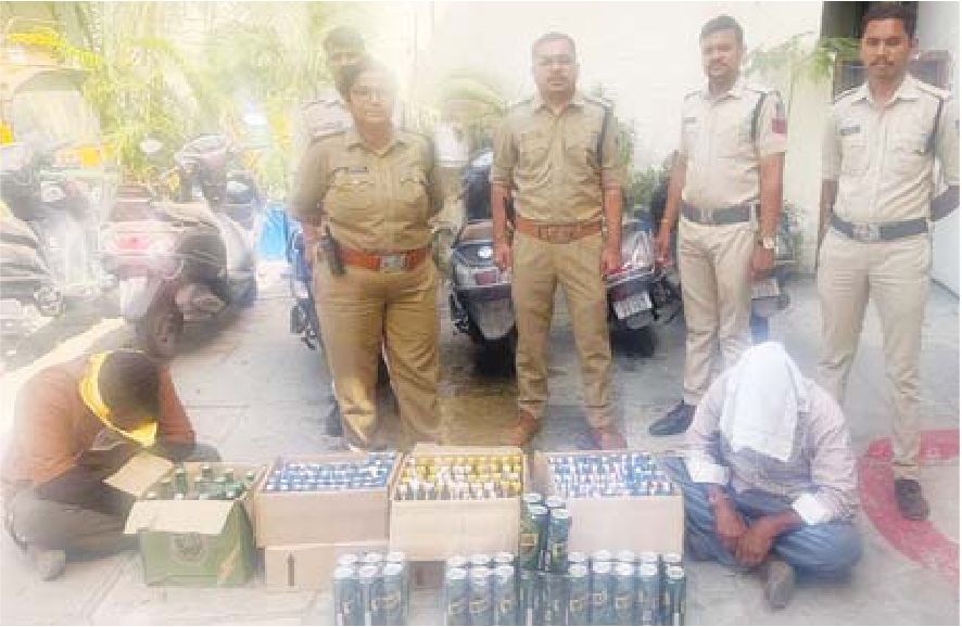 ड्राई डे पर बेच रहे थे शराब