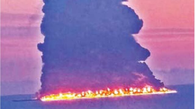 ड्रोन हमले से धूं-धूं कर जला जहाज, बाल-बाल बचे 25 भारतीय