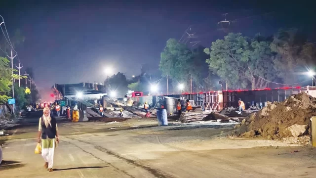 मेट्रो के काम के कारण आ रही है बिजासन के दूसरे सीढ़ी वाले रास्ते में दर्शनार्थियों को दिक्कत