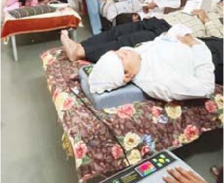 फिजियोथेरेपी शिविर में उपचार
