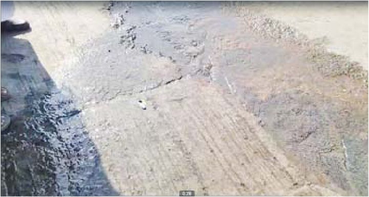 फूटी लाइन से पीने का पानी रोड पर