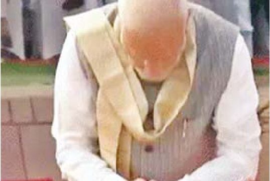 गांधीजी व शास्त्रीजी को किया नमन