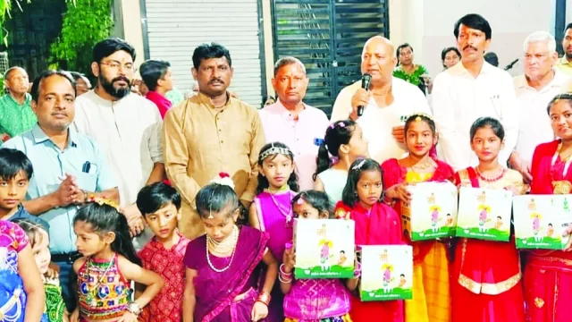 बालिकाओं को पुरस्कृत किया गया