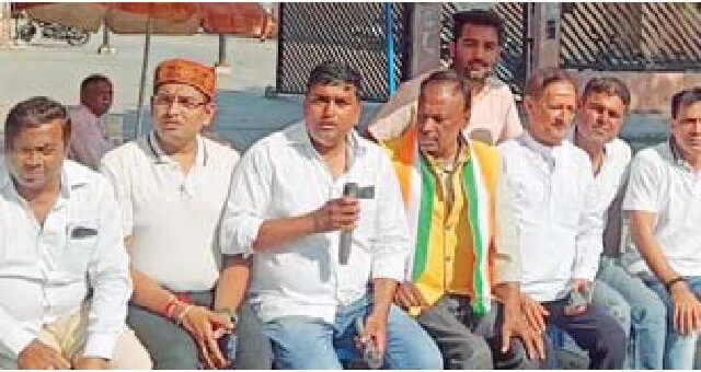 गौड़ की अयोध्या में कांग्रेस का धरना-प्रदर्शन