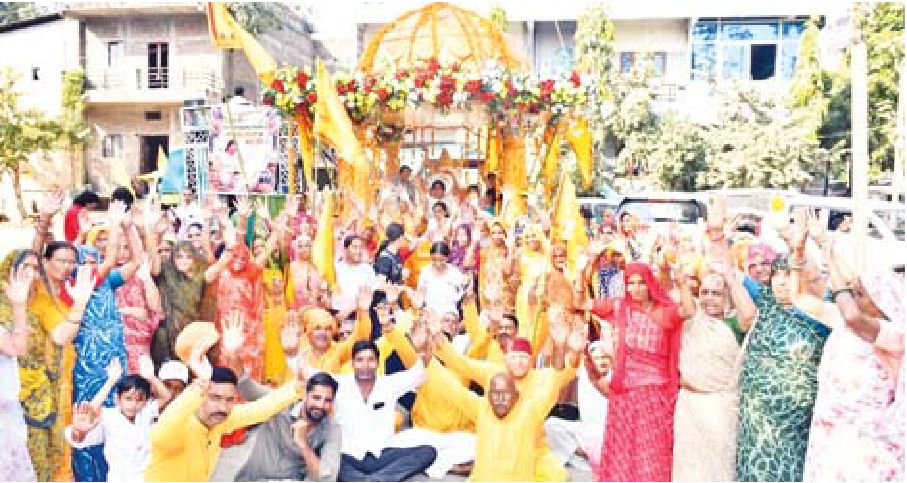 गायत्री माता की रथयात्रा निकली