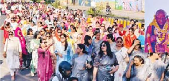 गुजराती समाजजनों ने किया माल्यार्पण