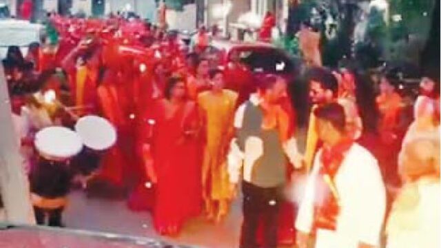 हरसिद्धि माता को अर्पण की चुनरी