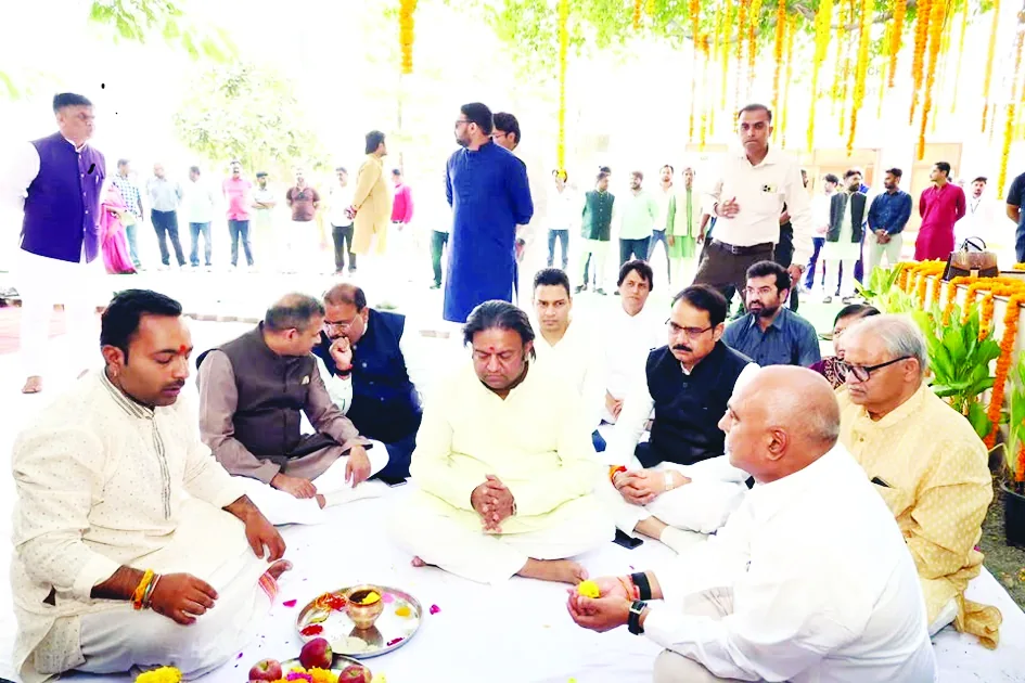 मंदिर और स्कूल की बिल्डिंग का उद्घाटन भाजपा प्रदेश अध्यक्ष की रही मौजूदगी – Hemant khandelwal inaugurates temple school building renaissance university (फोटो 2)