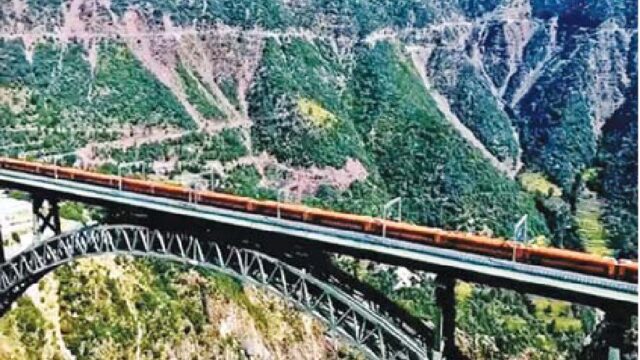 हिन्दुस्तान का कमाल, सबसे ऊंचे ब्रिज पर 100 किमी की रफ्तार से दौड़ी ट्रेन
