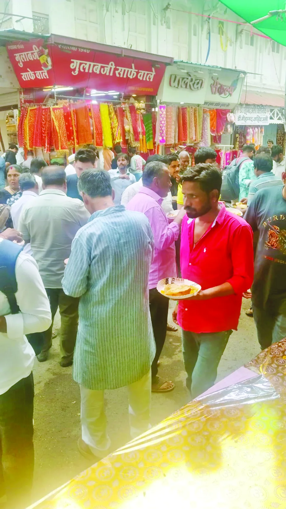 बजाजखाना में हुआ कन्यापूजन और चलित भंडारा – Indore bajaj khana kanya pujan bhandara (फोटो 2)